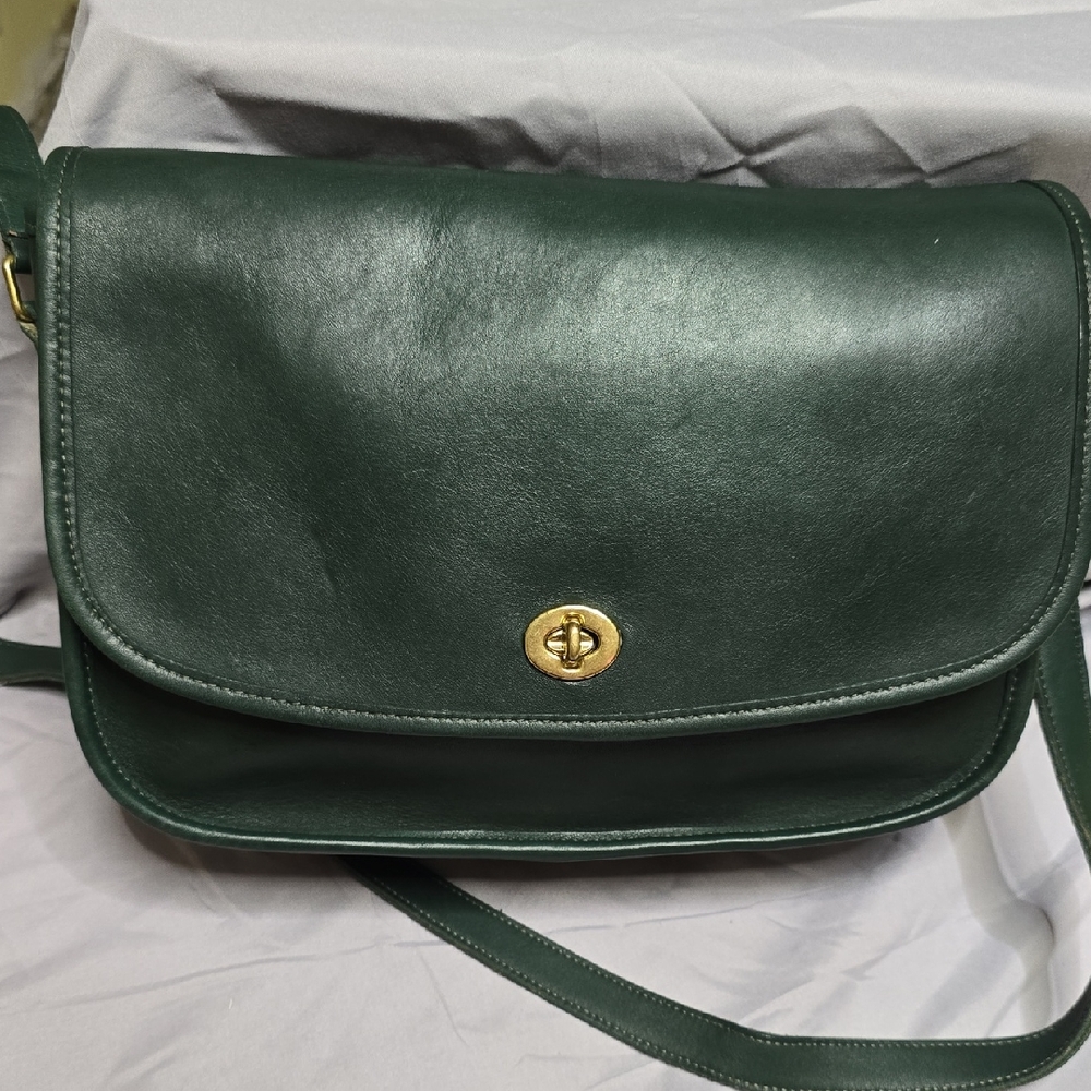 Elegant Green Leather Shoulder Bag